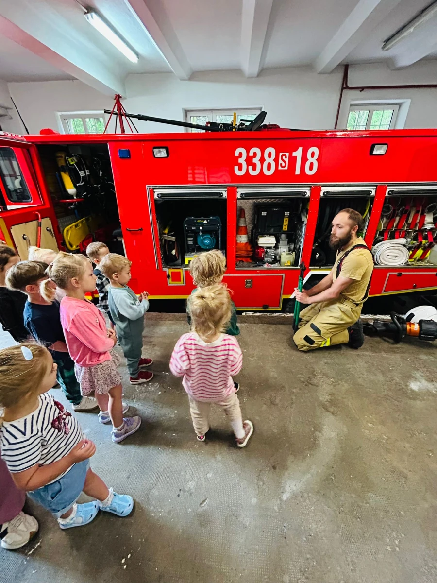 Odwiedziny przedszkolaków w strażnicy OSP Mikuszowice Śląskie